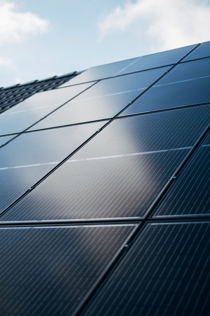 Photovoltaik-Module im Sonnenlicht